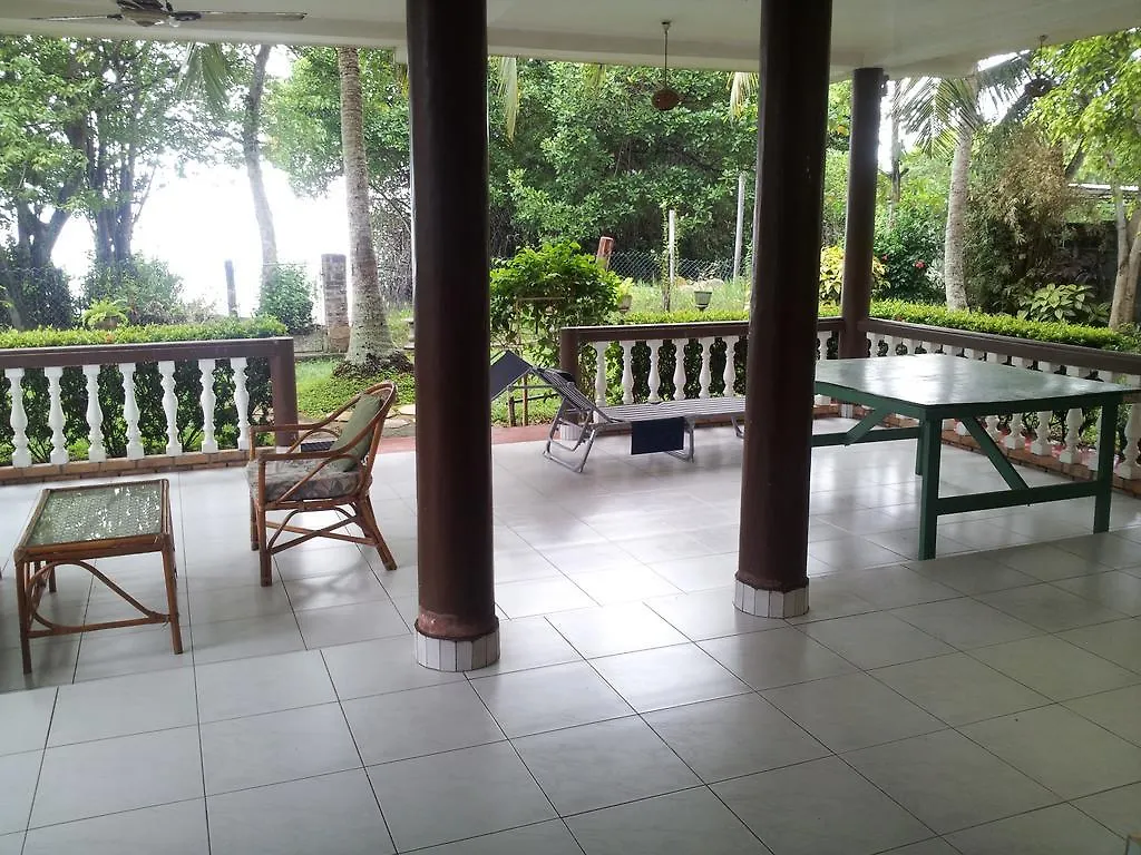 Villa Rosita Negombo 2*,  Srí Lanka